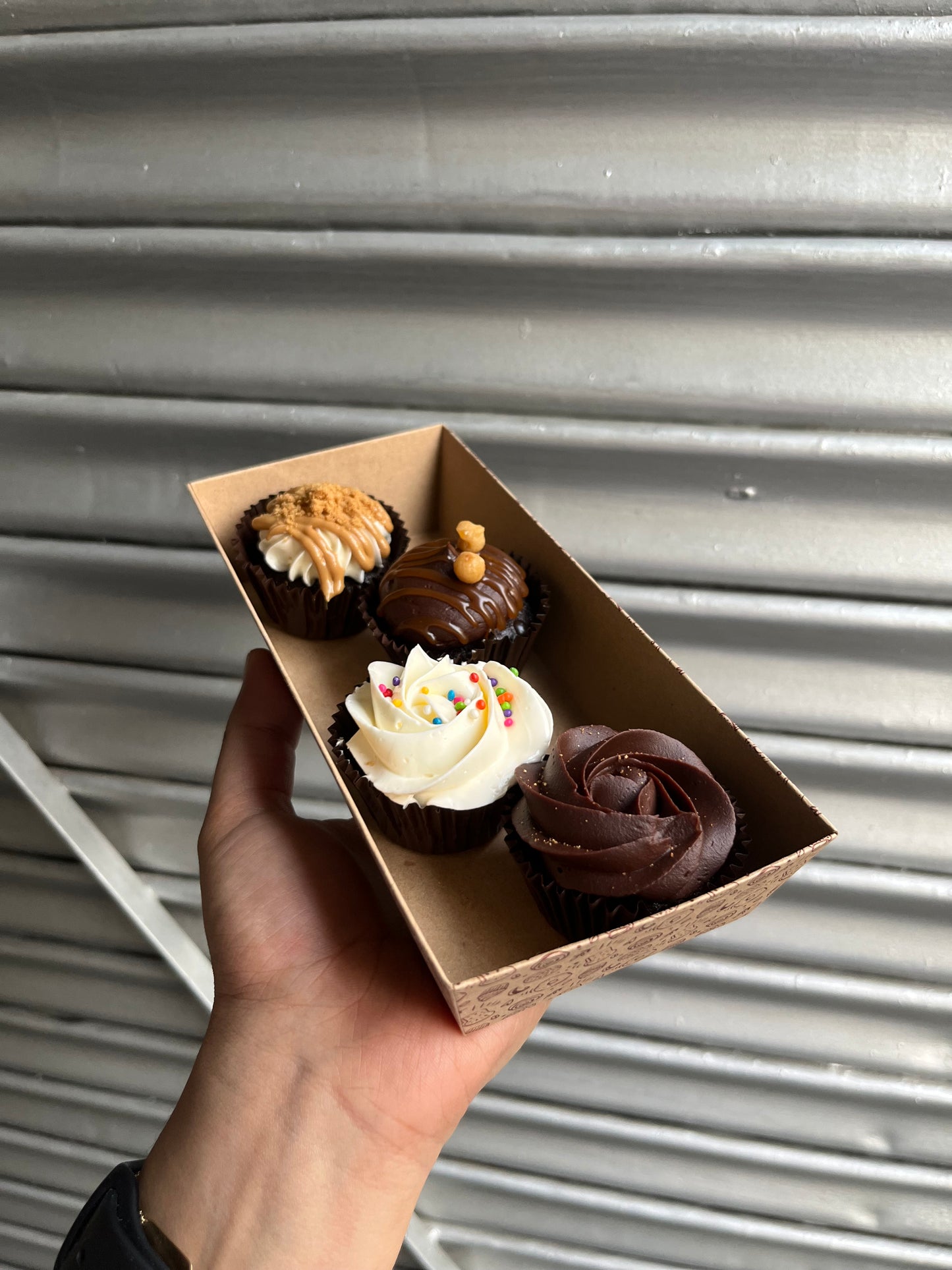 4 Mini Cupcakes Box