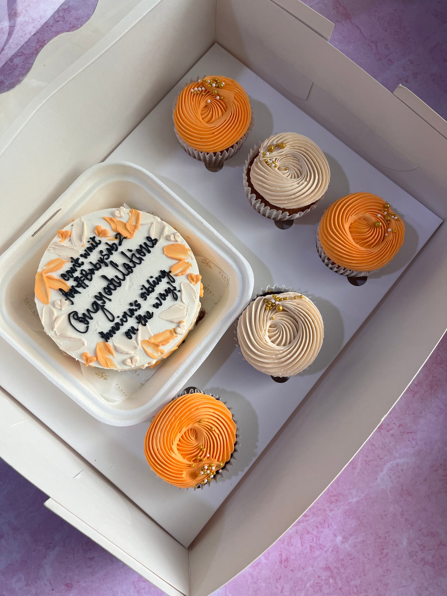 Custom beige & orange bento + 5 cupcake Hamper