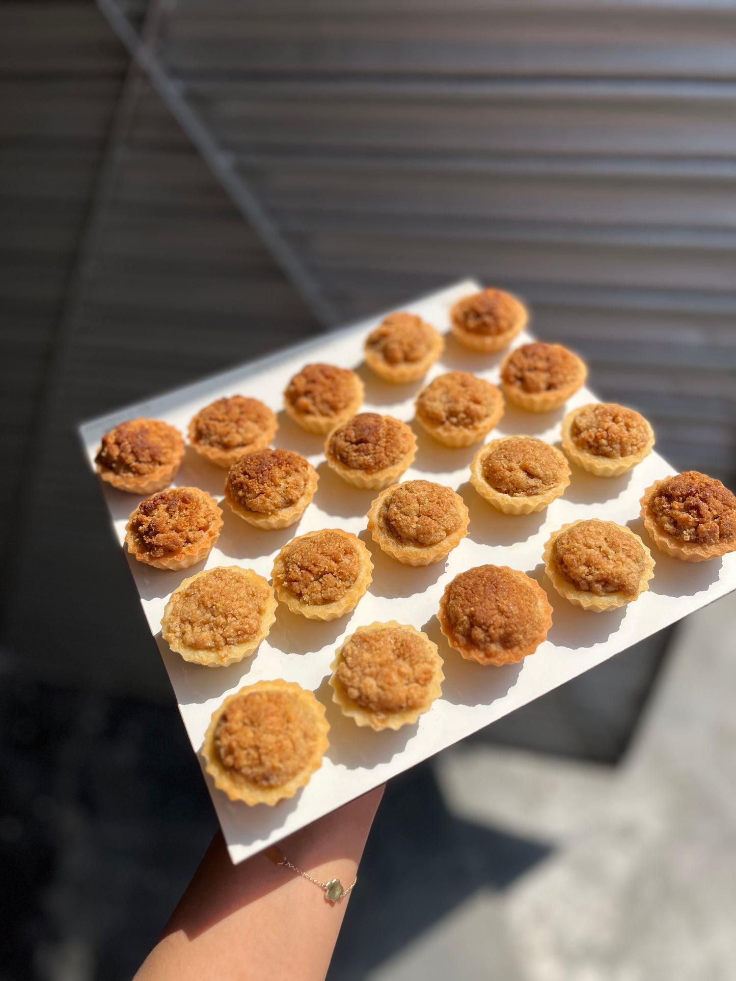 16 mini Apple Crumble Tray