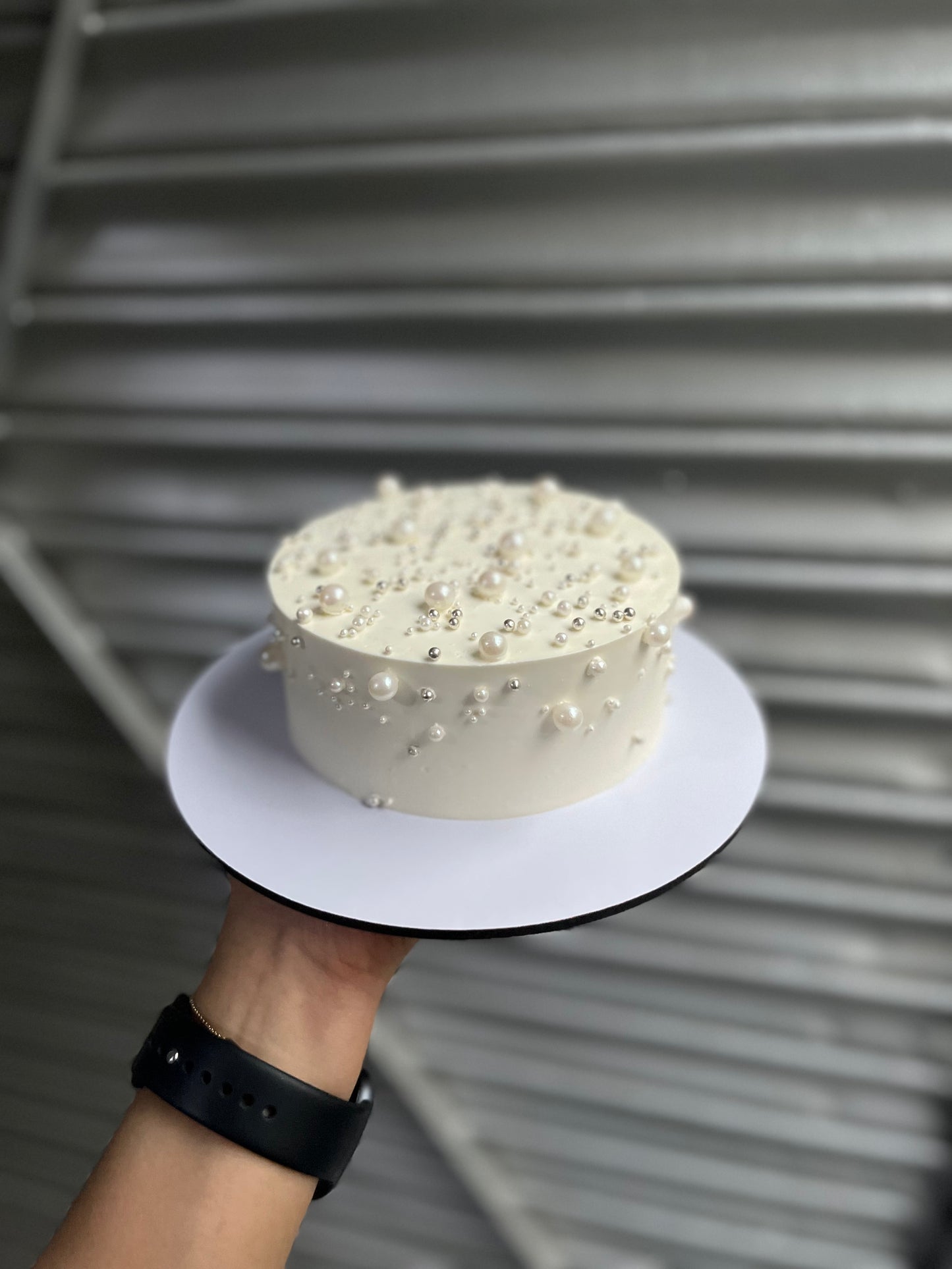 Simple chic cake with sprinkles