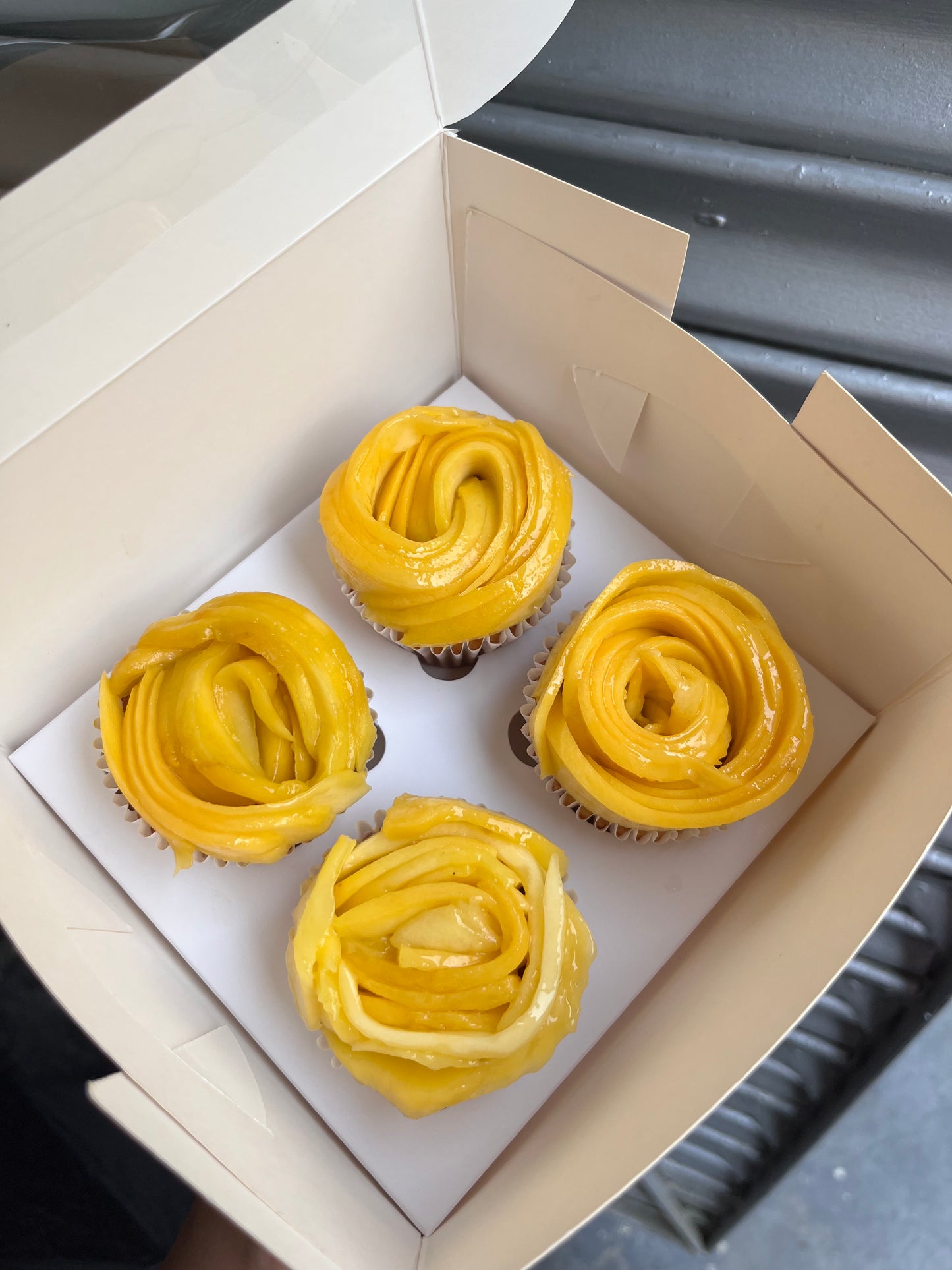 Mango Vanilla Cupcake Box