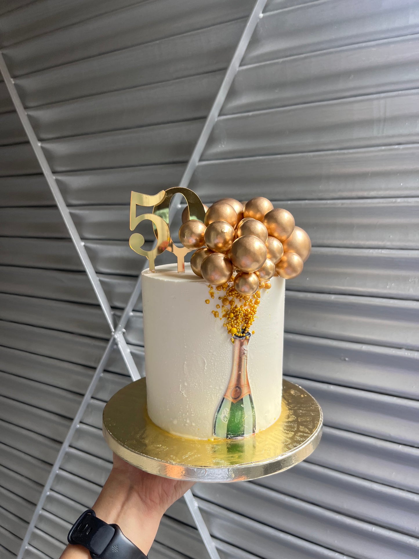 Champagne pop cake