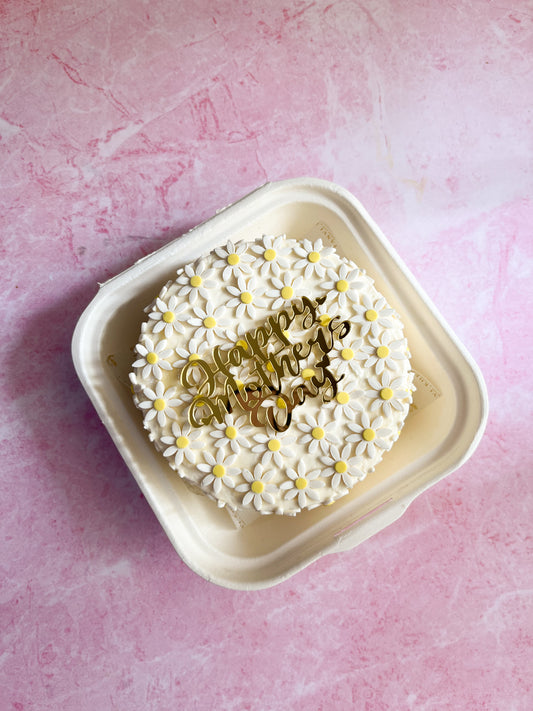 White fondant daisy Bento Cake