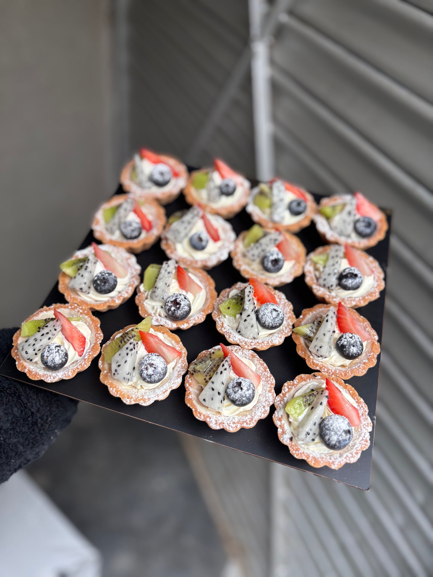 16 mini Fresh Fruit Tart Tray