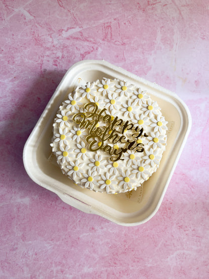 White fondant daisy Bento Cake
