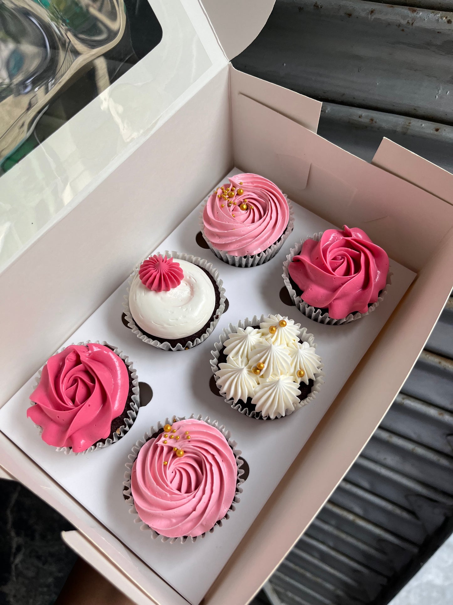 Pink cupcake box of 6