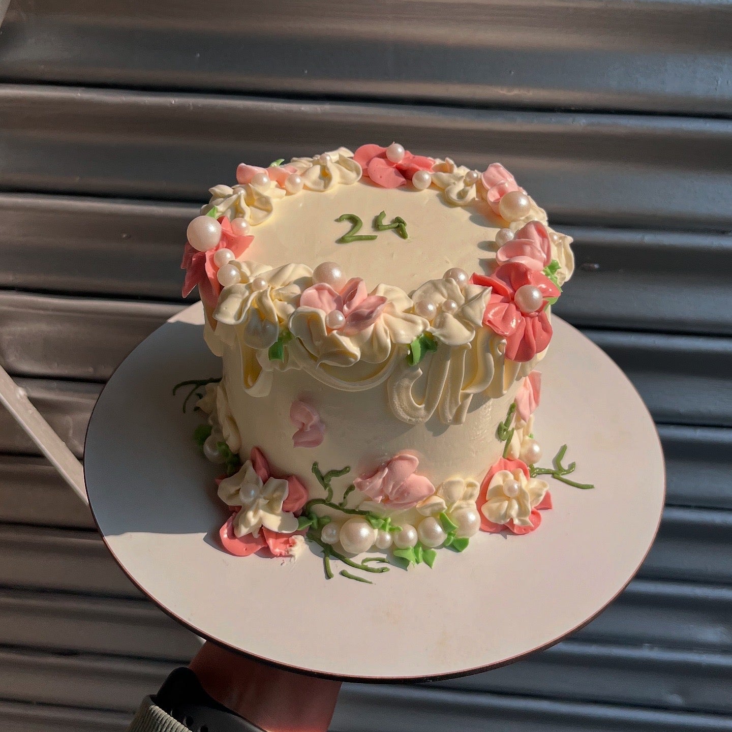 Floral buttercream garden with pearls