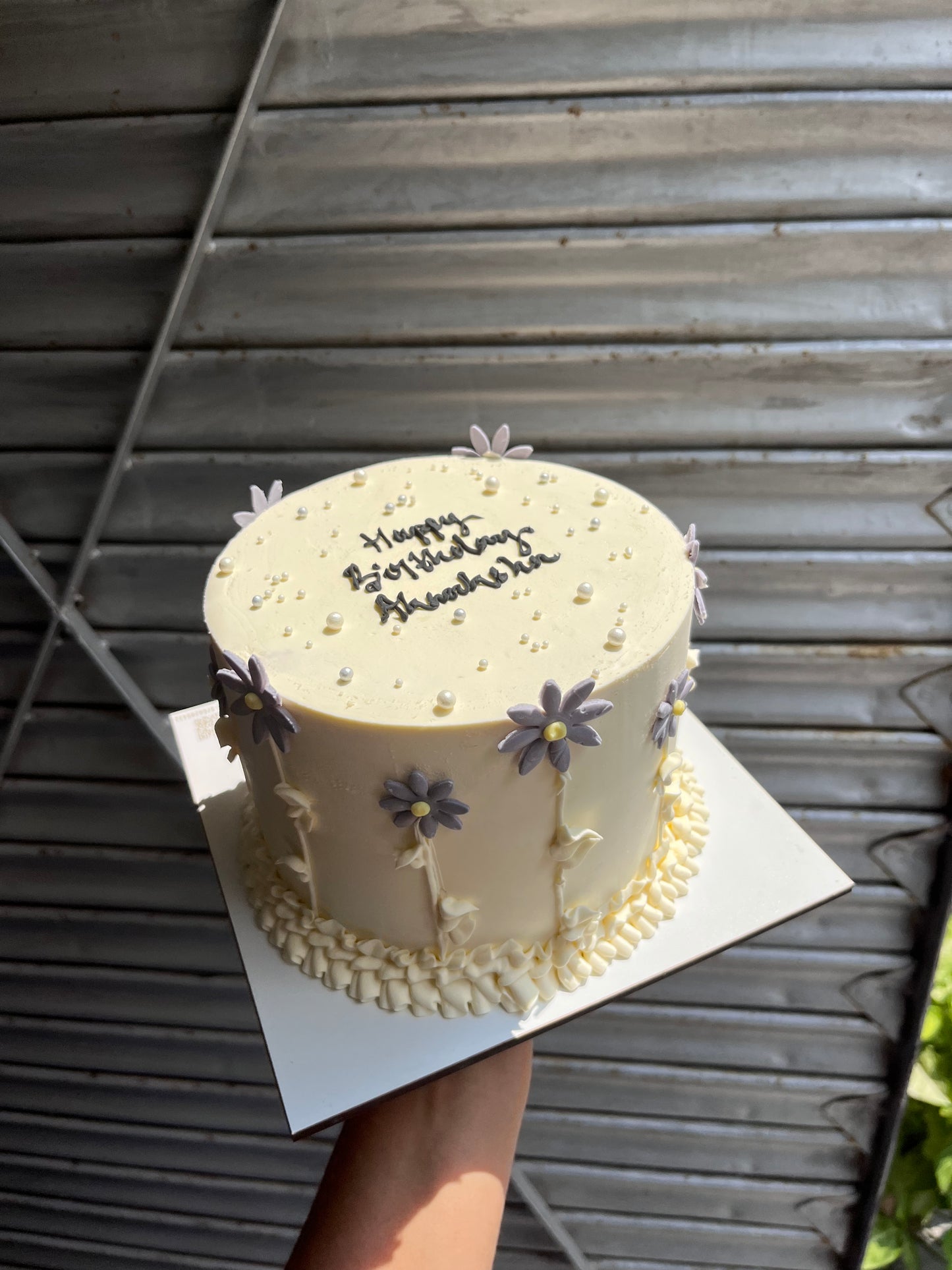 Fondant Daisy Border Cake