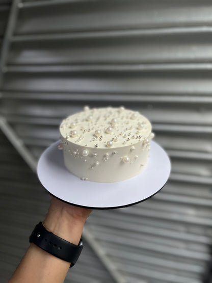 Simple chic cake with sprinkles
