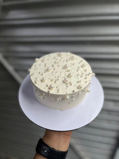 Simple chic cake with sprinkles