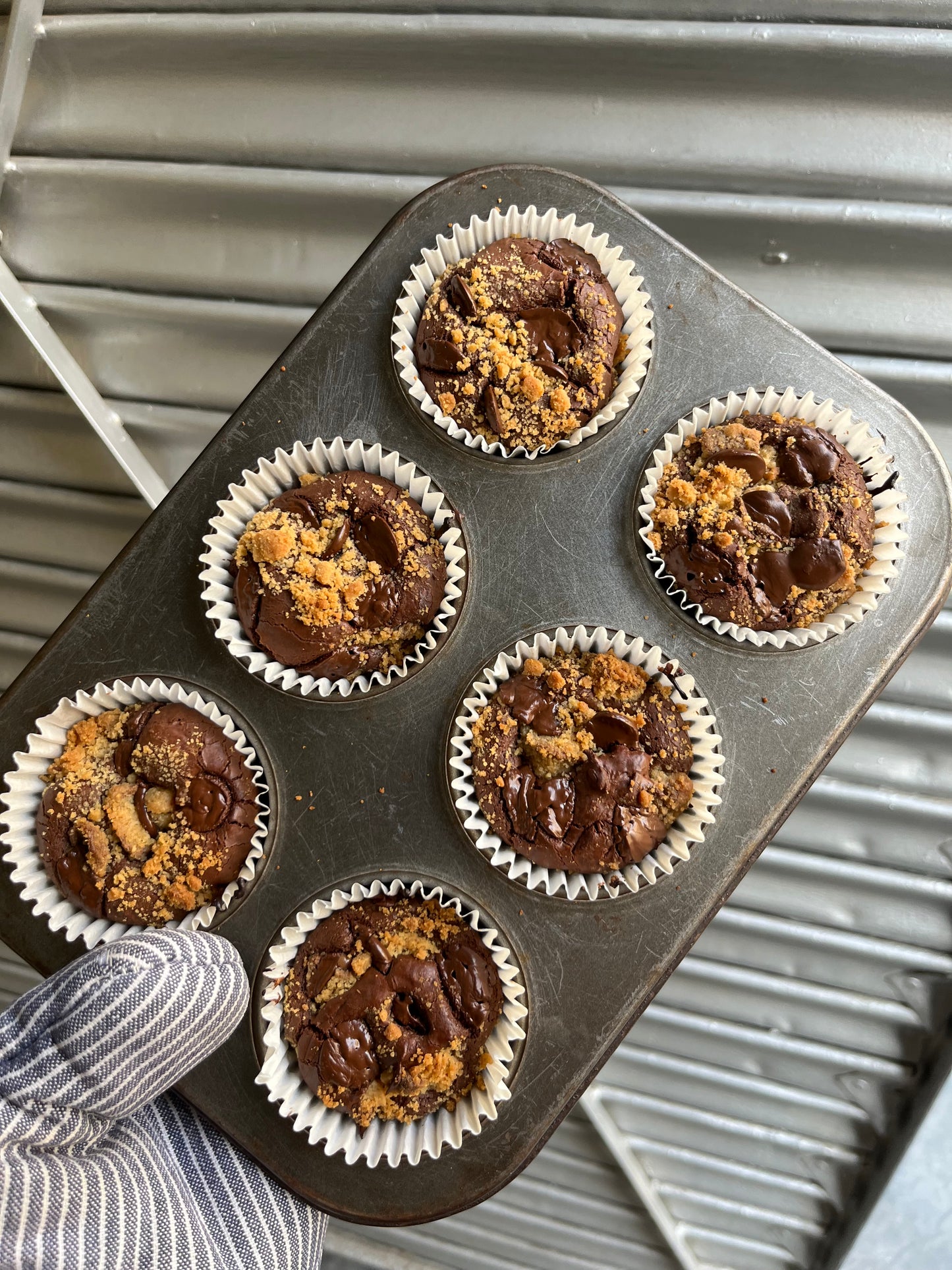 Chocolate-Chip Crumble Muffin box of 6
