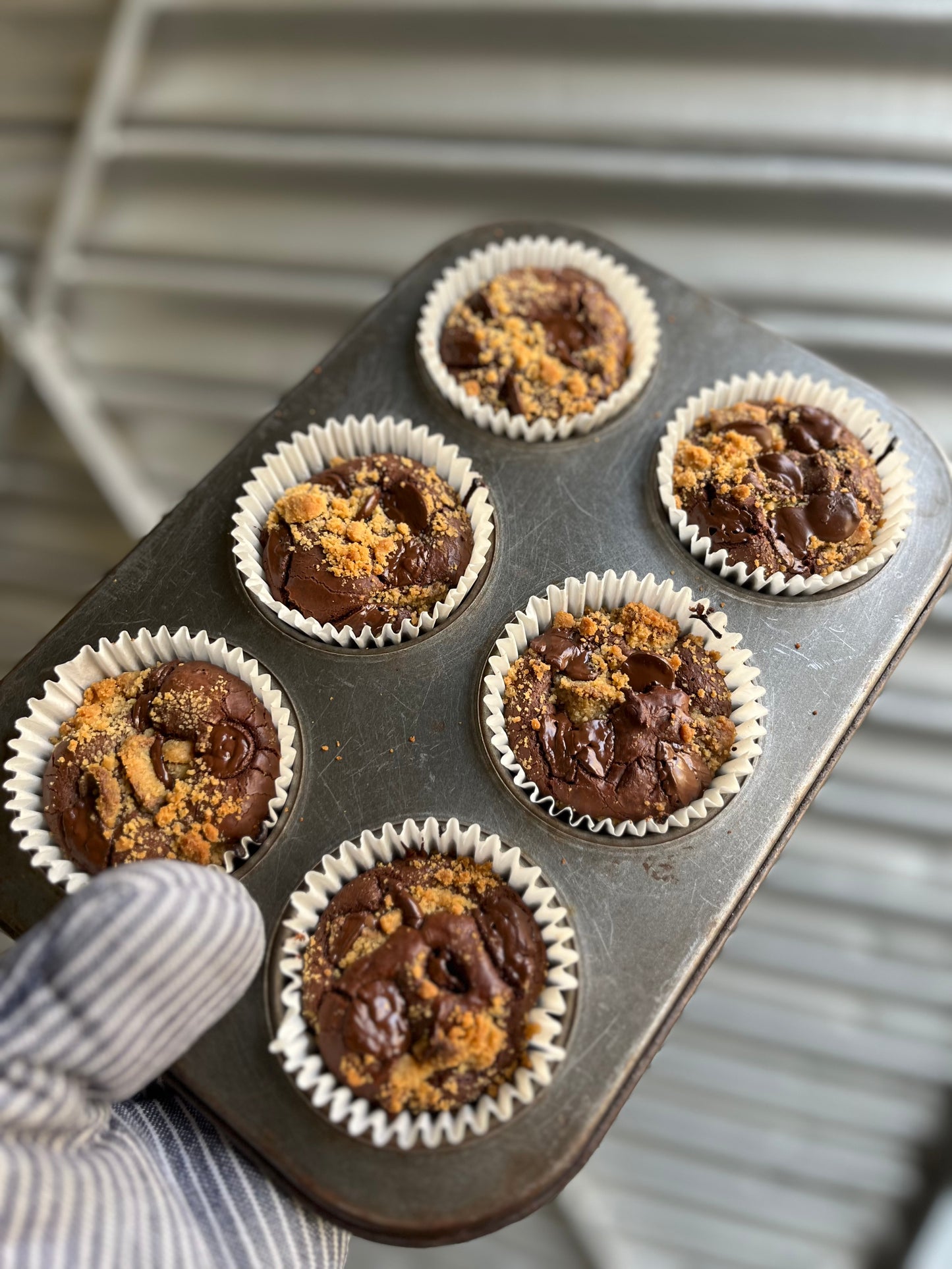 Chocolate-Chip Crumble Muffin box of 6