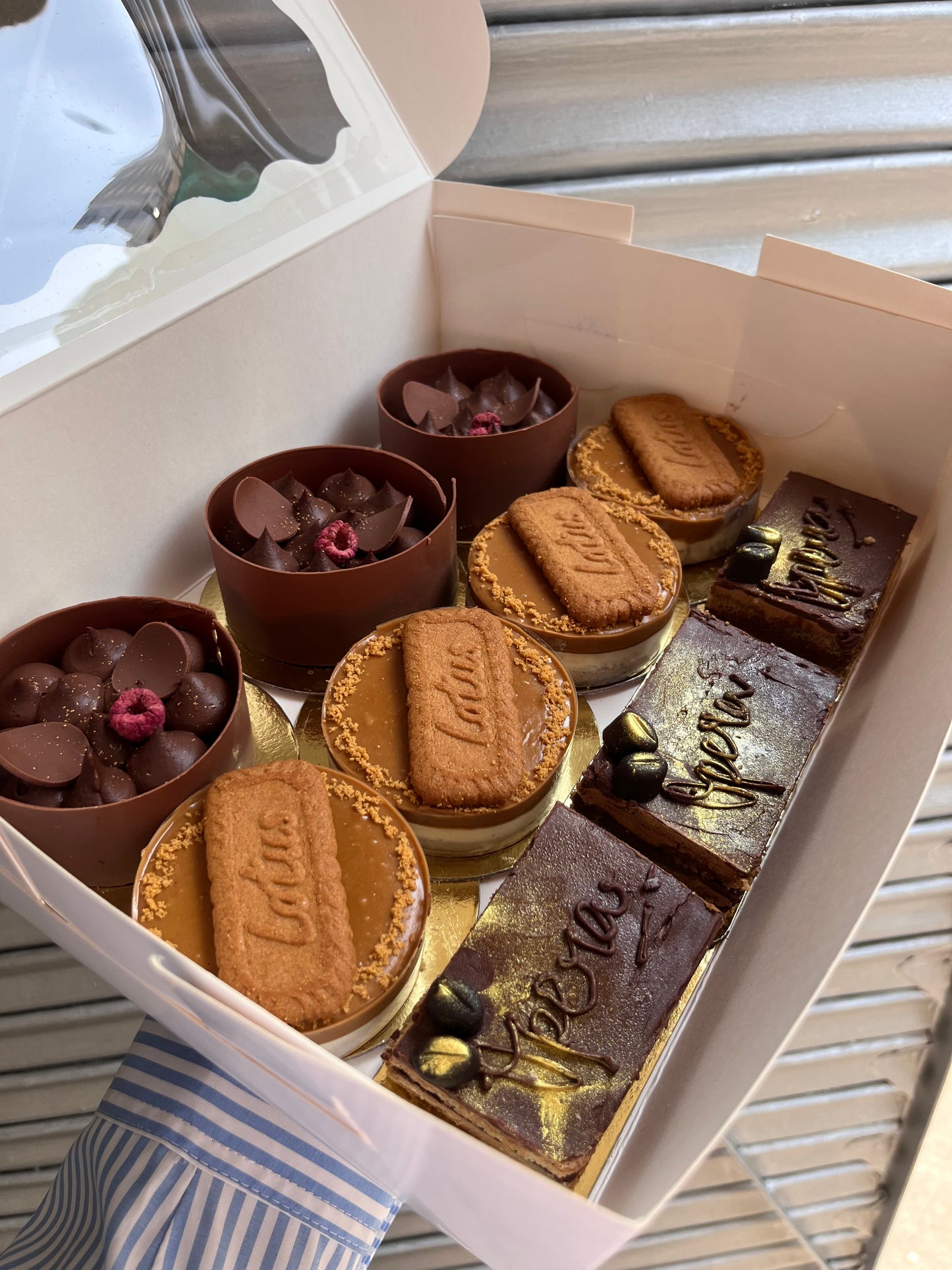 Pastry box of 4