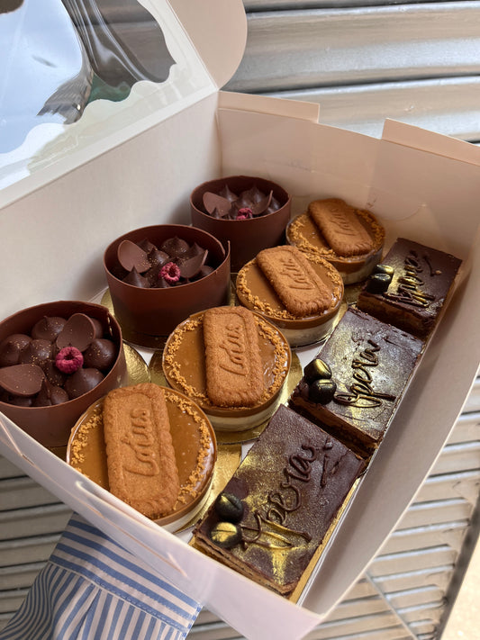 Pastry box of 4