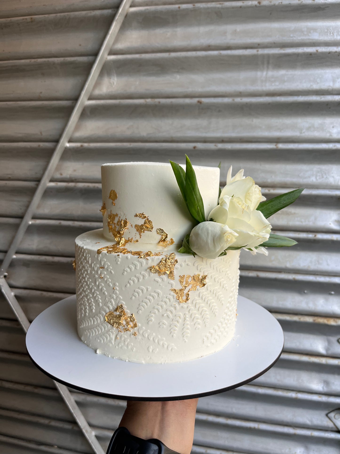 Stencil White Gold Floral Cake