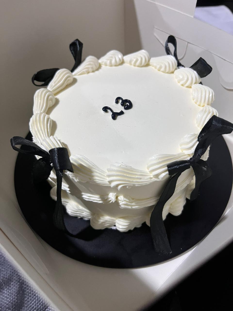 White Cake With Black Bow Victorian Cake